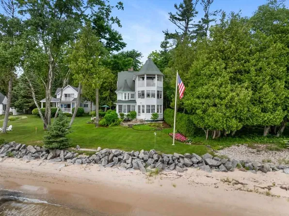 1621 Fern Ave, Harbor Springs, MI 49740