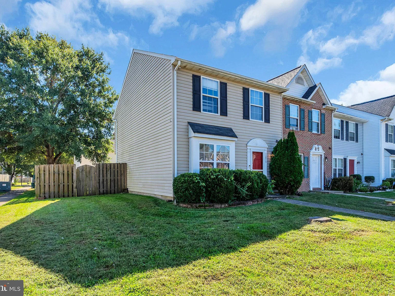 3 bed, 2.5 bath, 1247 sqft, $2,000 — Photo 2