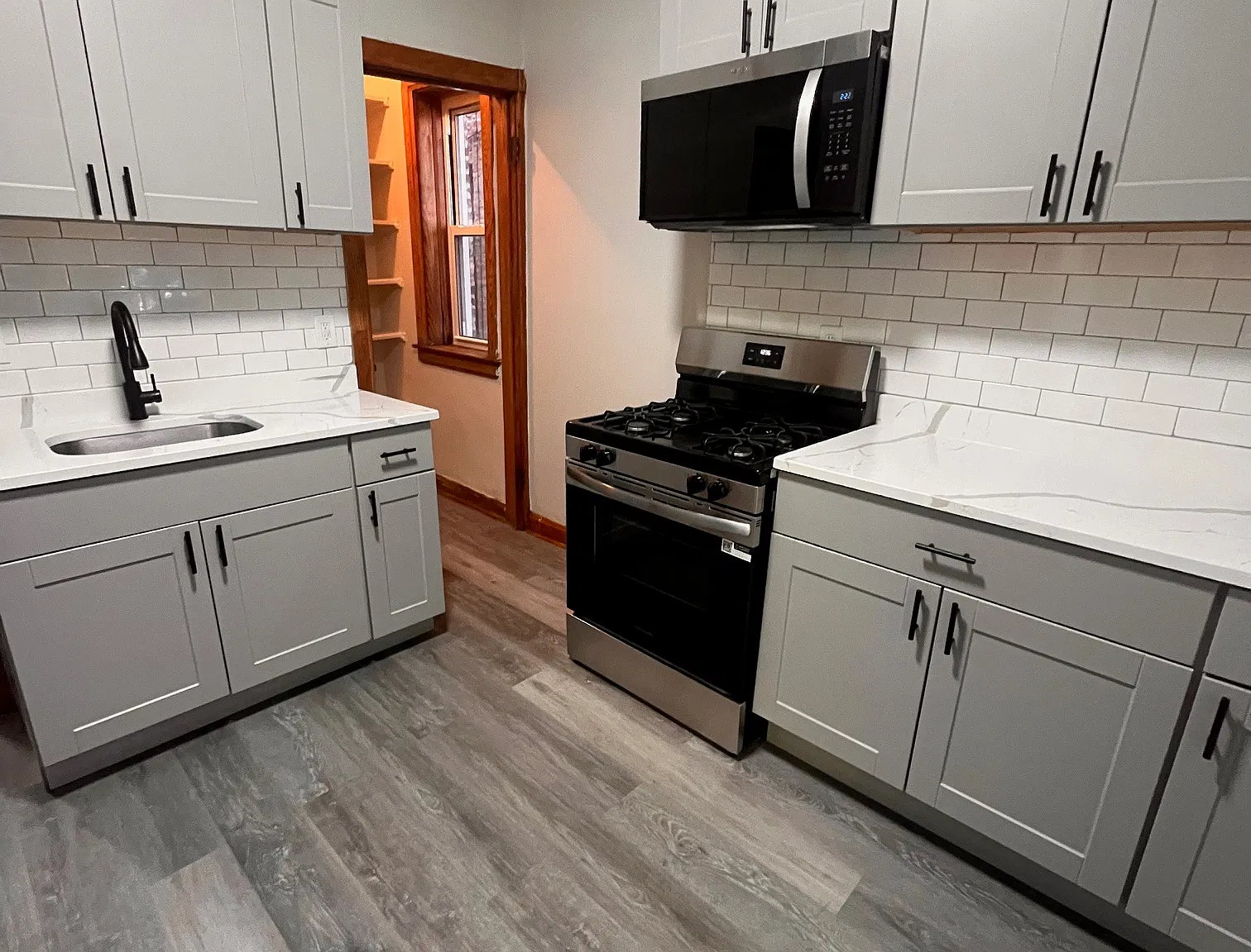 2 bed, 1000 sqft, $1,600 — Photo 3