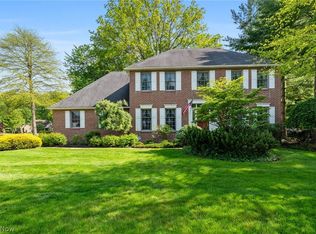 359 Williamsburg Dr, Avon Lake, OH 44012