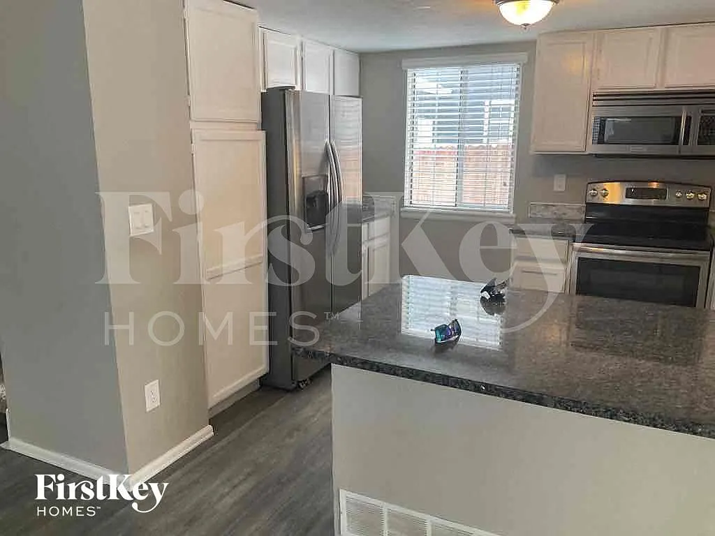 4 bed, 2.5 bath, 1906 sqft, $3,330 — Photo 3