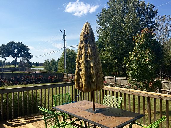 Large Yard & Deck.