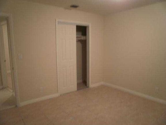 4th image of 2700 NE 8th Ave