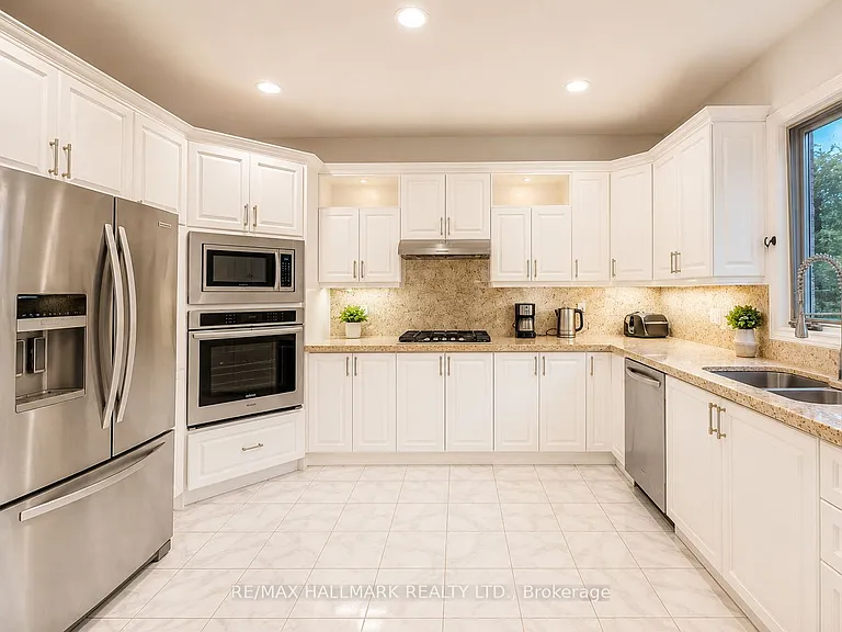 51 Risebrough Ave — Photo 6