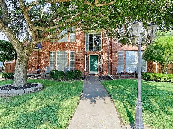 2nd image of 2209 Country Club Dr