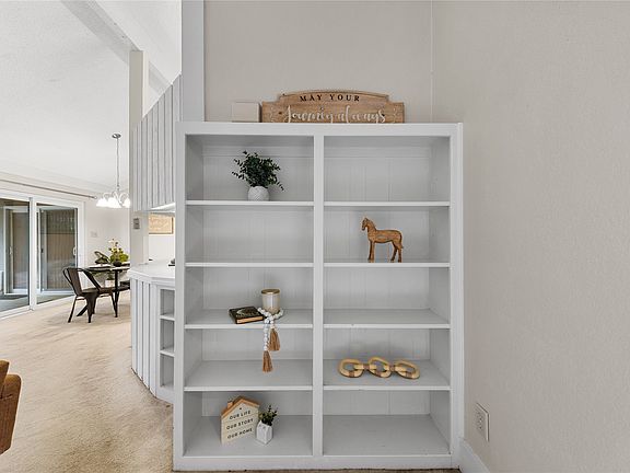 2nd image of 4909 Queen Ct