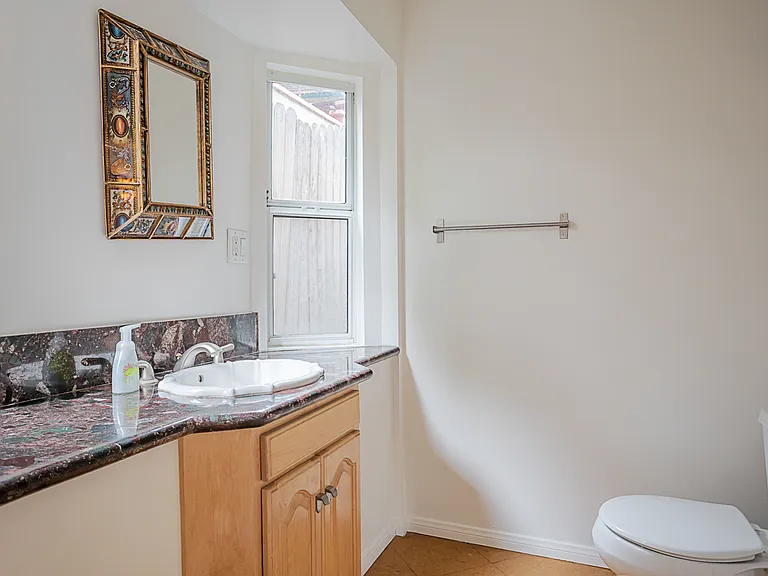 4018 Clayton Ave — Photo 9