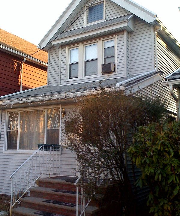 1st image of 111 Ave And 168 St