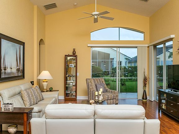 4th image of 159 NW Swann Mill Cir