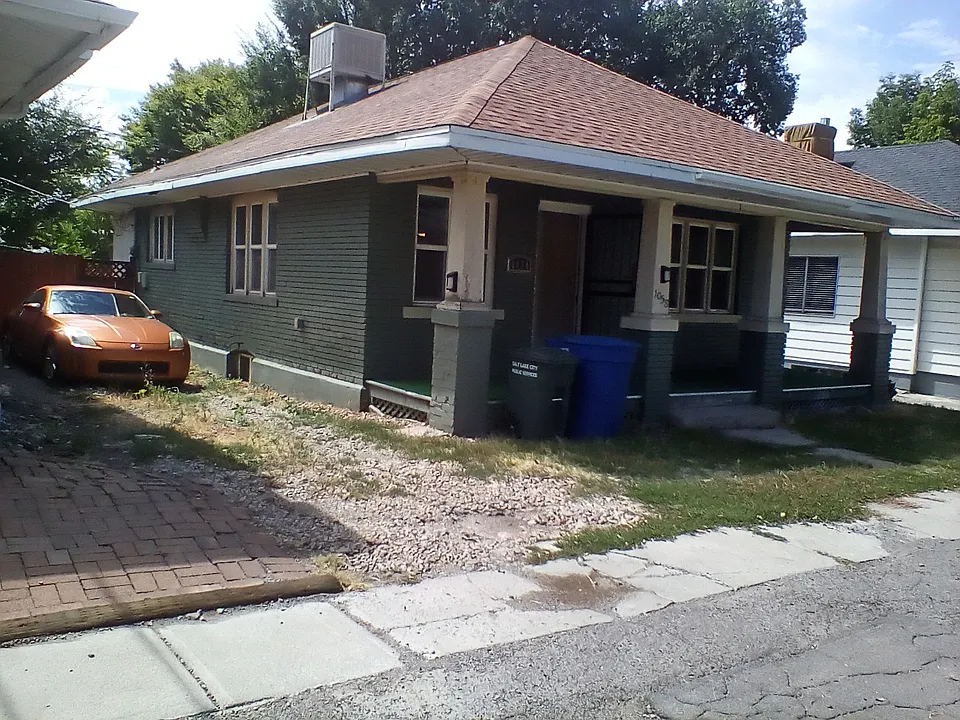 1058 E Norris Pl