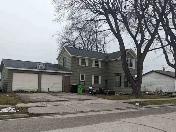 2014 Broadway St, New Holstein, WI 53061