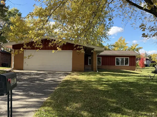 1397 Brandywine Rd, Crown Point, IN 46307