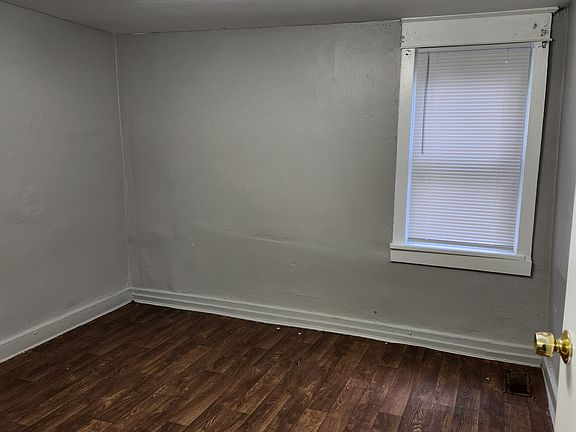 3rd image of 409 Oak Hill Ave #6