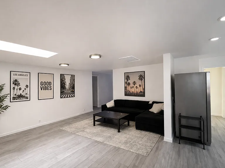 6112 Pembroke Dr — Photo 2
