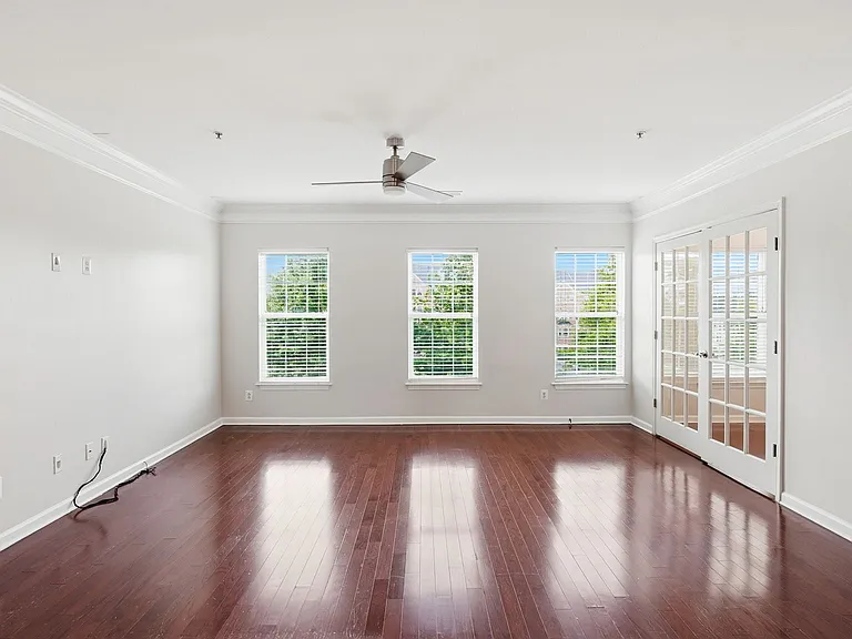 15360 Kensington Park Dr — Photo 9