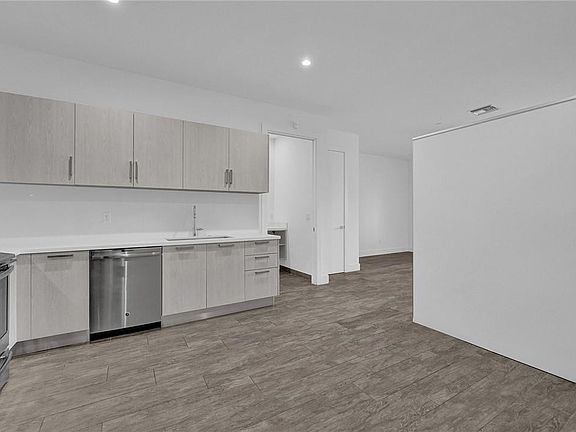 5th image of 1025 18th Avenue #201