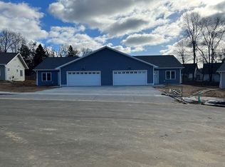 1950 Retzlaff Dr, Reedsburg, WI 53959