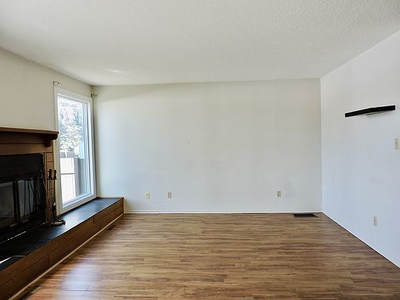 27 1820 56 St Photos - 4_03302022