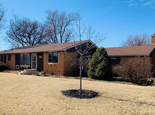 1714 Neptune Dr, Clinton, OK 73601