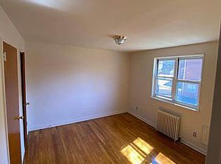 61-23 224th St #B1, Oakland Gardens, NY 11364