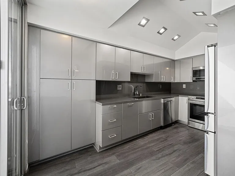 7250 Franklin Ave #1204 — Photo 9