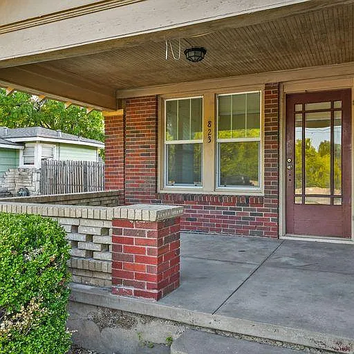 823 N Dallas Ave — Photo 1