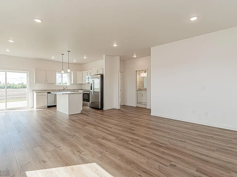 1615 5th Ave NE — Photo 3