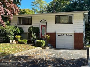 33 Deer Ln, East Setauket, NY 11733