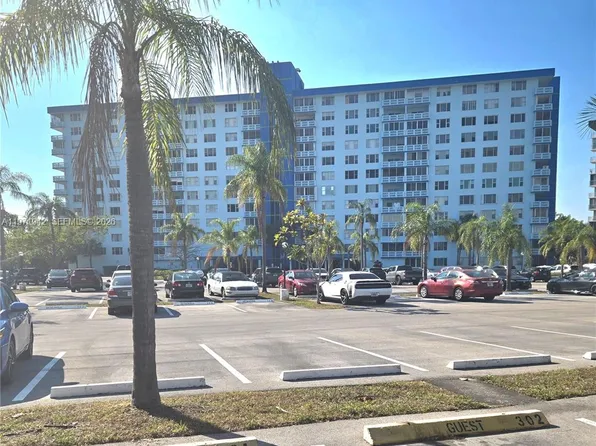 4001 Hillcrest Dr APT 909, Hollywood, FL 33021