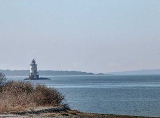 11 Spinnaker Dr, Barrington, RI 02806