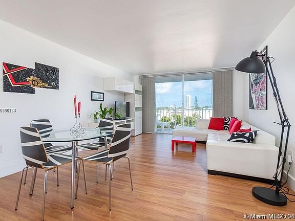 4th image of 6900 Bay Dr APT 5E