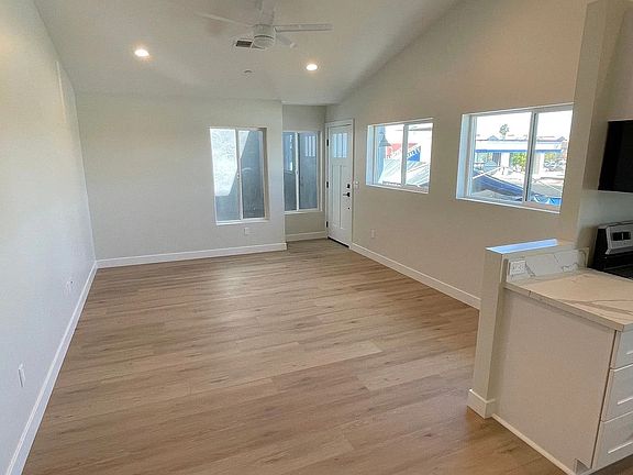 4th image of 4321 33rd St #4
