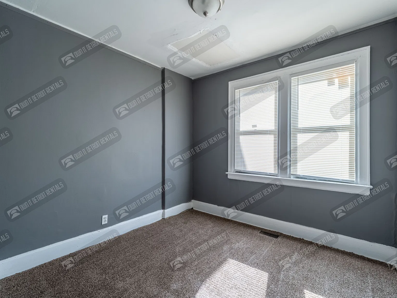 Lower Unit Multi Family 3 Bed 1 Bath — Photo 3