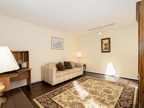 2nd image of 808 Timberwood Ln