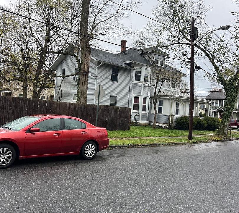 2nd image of 115 Ridgway St