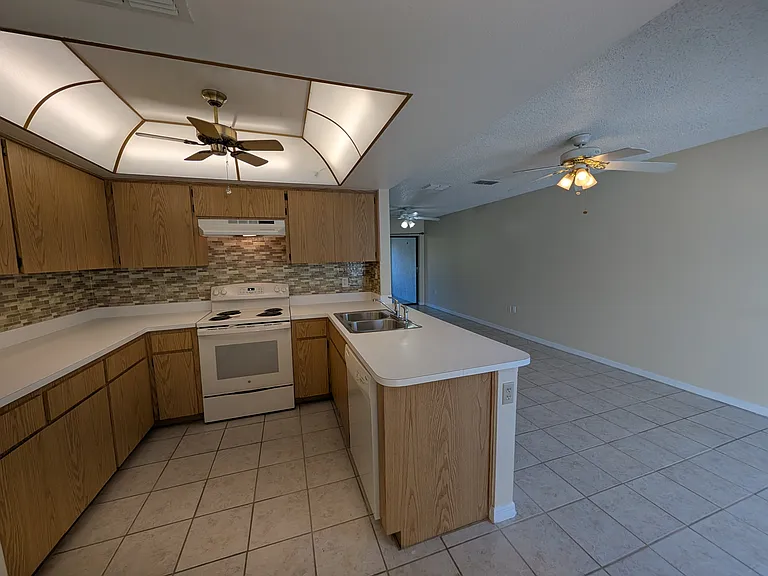 7705 Rockville Ct — Photo 9