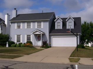 1413 Maplewood Dr, Saline, MI 48176