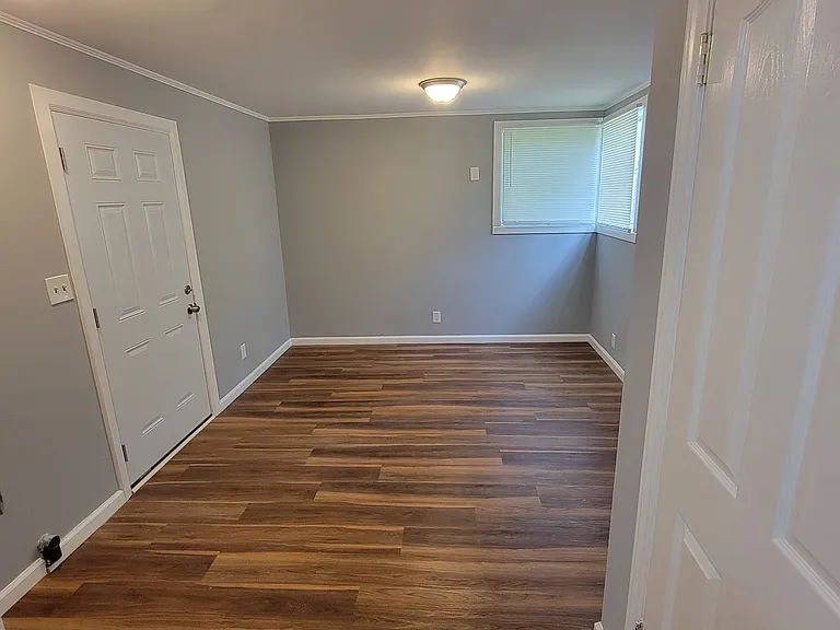 1418 Winston Dr — Photo 8
