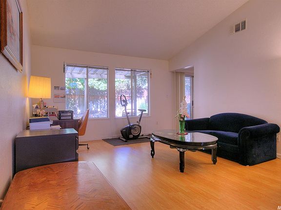 4th image of 909 Burlington Dr