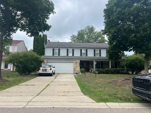 5558 Greenbriar Dr, West Bloomfield, MI 48322