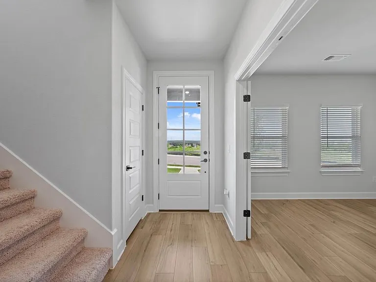 9513 Balmy Ln — Photo 2