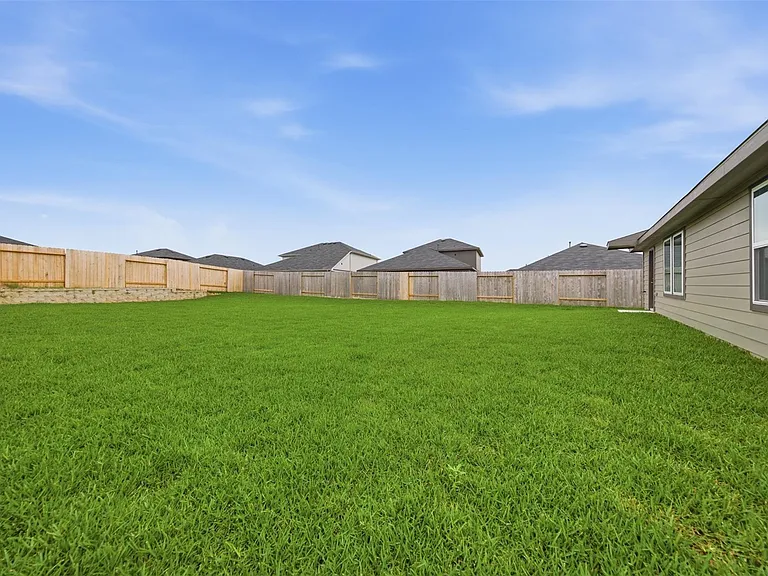 40810 Hawthorne Glades St — Photo 32