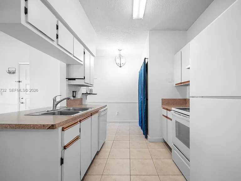 18308 NW 68th Ave #B — Photo 9