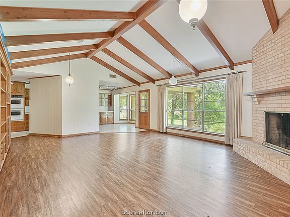 4th image of 1205 Broadmoor Dr