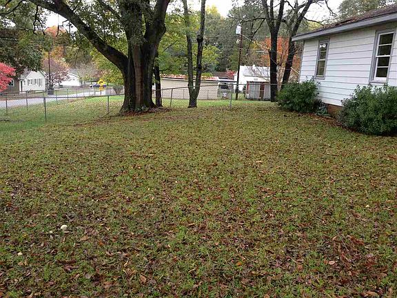 3rd image of 1067 Jenkins St