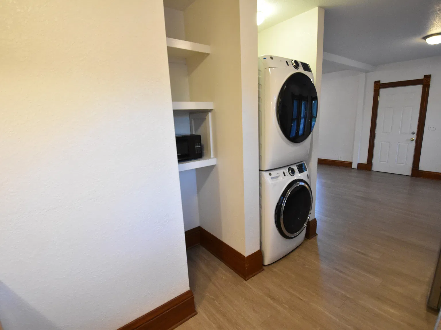 4 bed, 1275 sqft, $5,980 — Photo 2