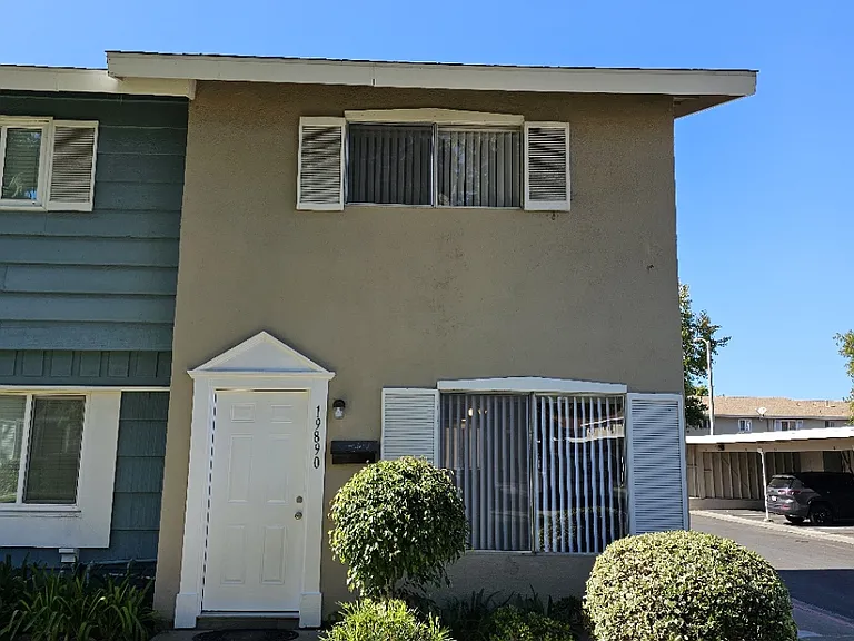 19890 Keswick Ln — Photo 1