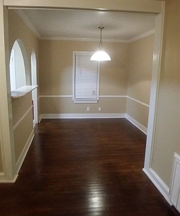 5th image of 704 Sycamore Ave