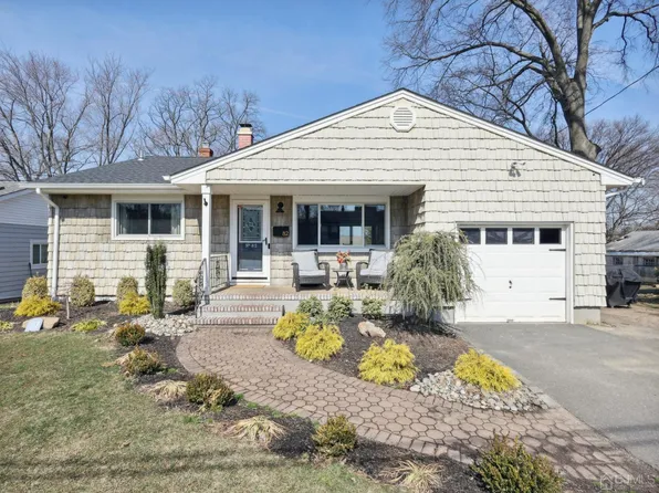 82 Normandy Rd, Colonia, NJ 07067