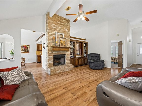4th image of 1104 Tipperary Ave